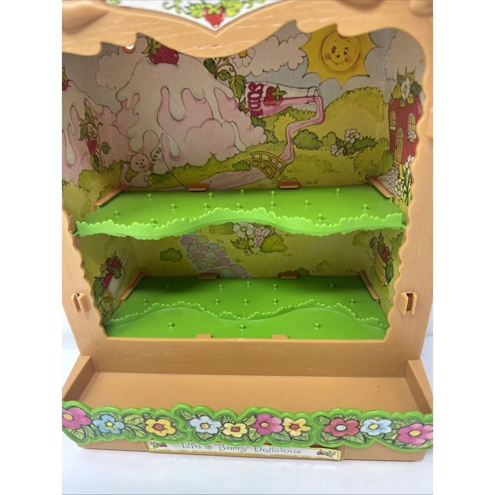 VTG 1981 Wonderful World of Strawberry Shortcake Display Case Cabinet NO DOORS